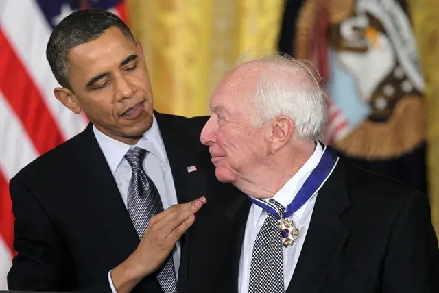 President Obama awarding Jasper Johns the 2010 Medal of Freedom.